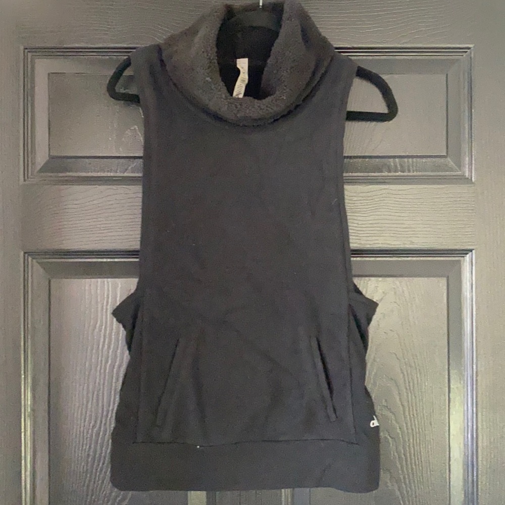 Alo fleece cowl neck vest